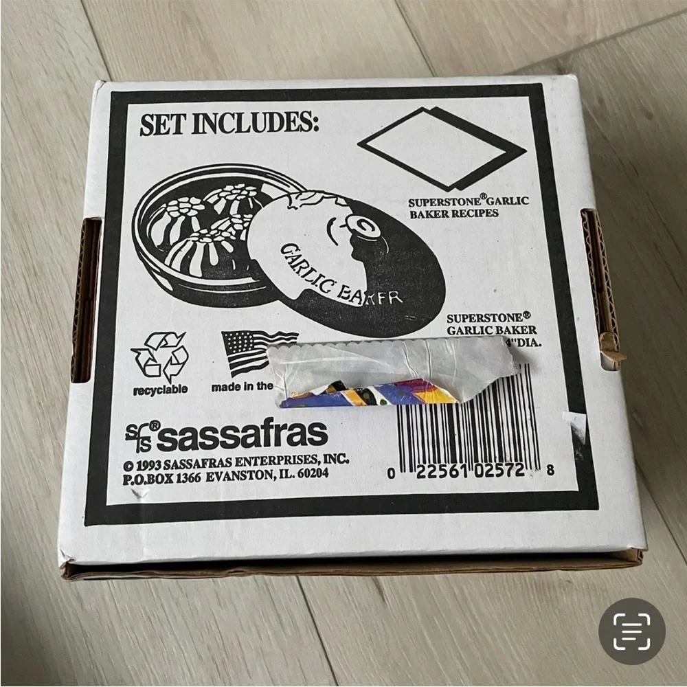 SASSAFRAS Superstone Vintage Garlic Baker by Sassafras 1993 Tan